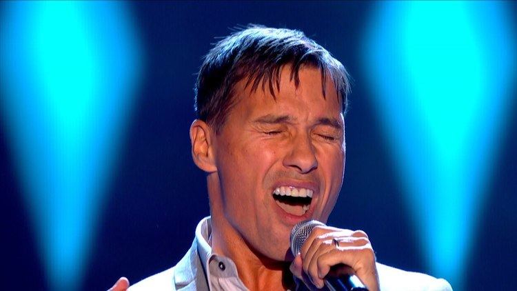 Nathan Moore (English musician) Nathan Moore performs 39Seven Nation Army39 The Voice UK