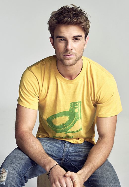 Nathaniel Buzolic - Wikipedia