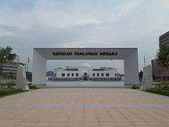 National Heroes Square (Malaysia) httpsuploadwikimediaorgwikipediacommonsthu