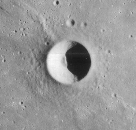 Naumann (crater)