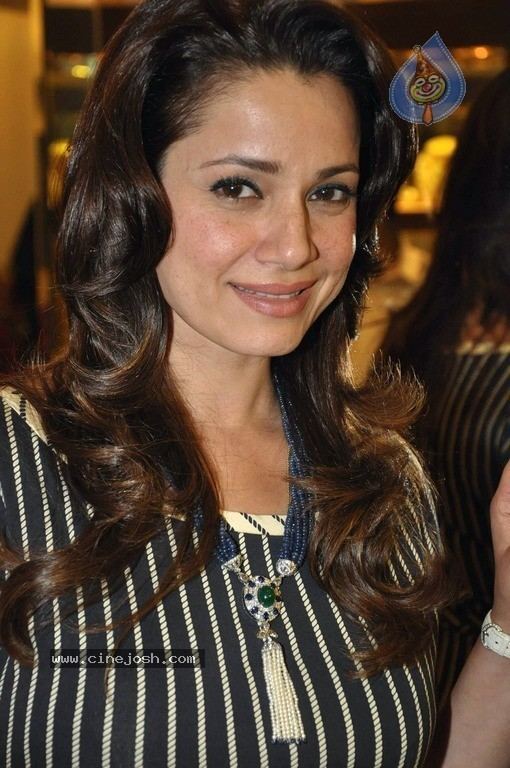 Neelam Kothari Celebs at Neelam Kothari Jewellery Showroom Launch big