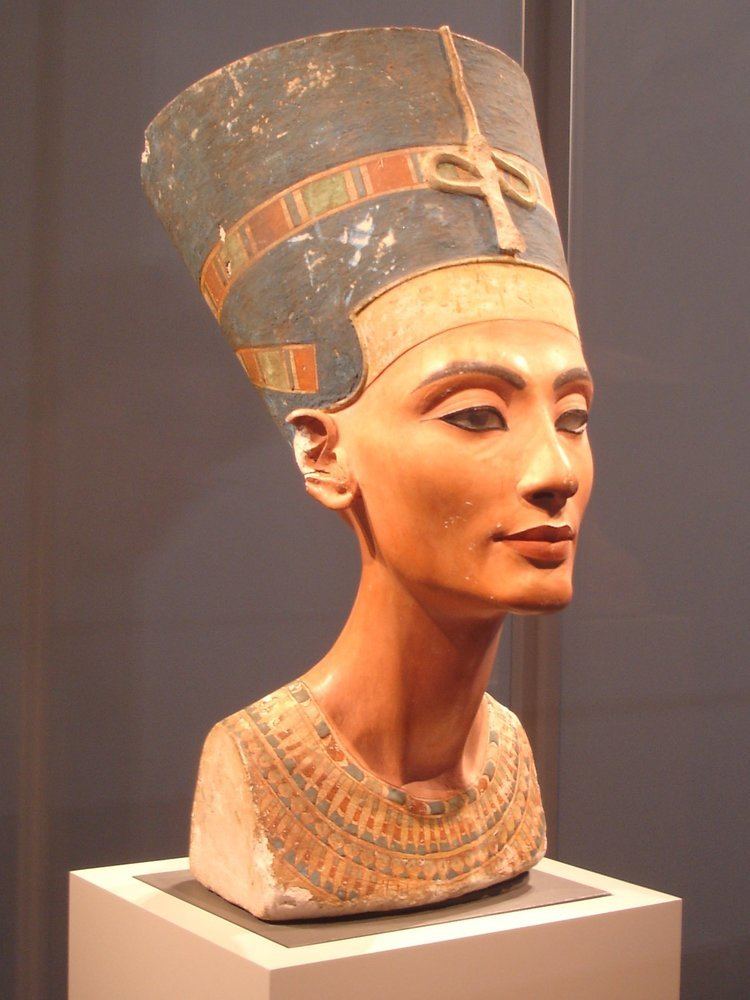 Nefertiti httpsuploadwikimediaorgwikipediacommons00