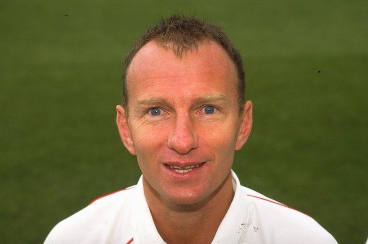 Neil Fairbrother (Cricketer) playing cricket