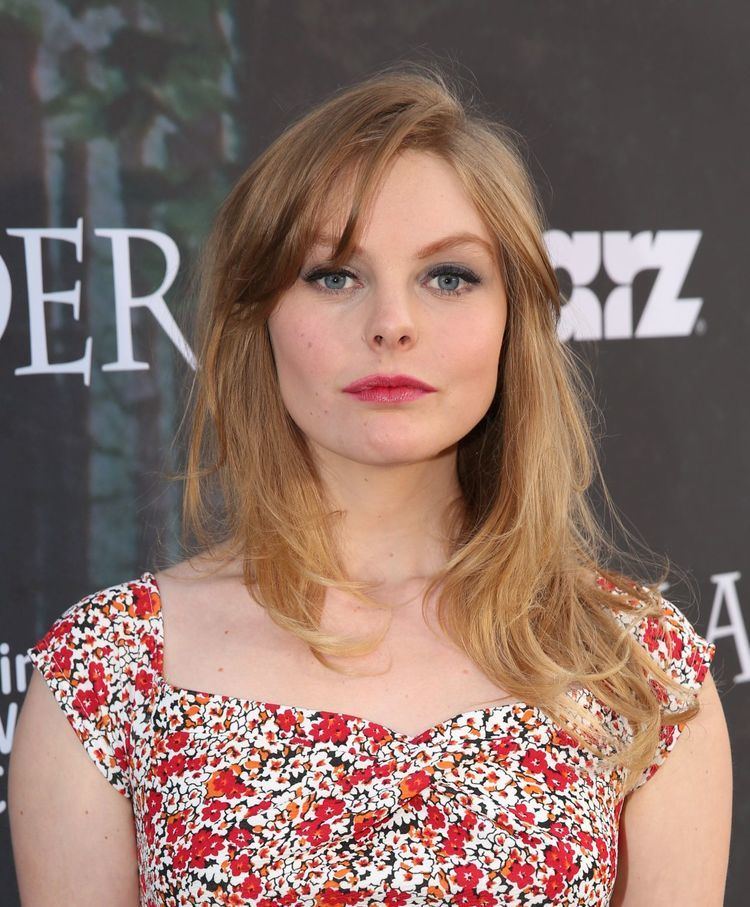 Nell Hudson nellhudsonoutlandercomiccon2014premiere1jpg