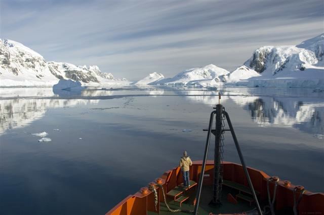 Neumayer Channel The Antarctic Sun News about Antarctica Palmer Tourism