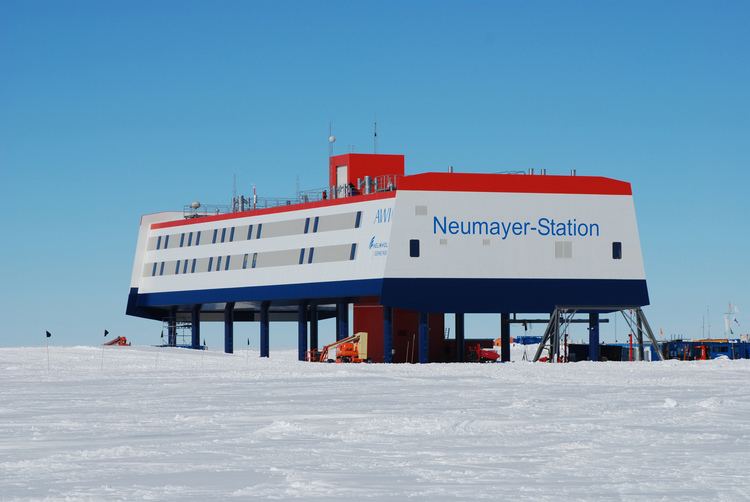 Neumayer-Station III DLR Portal From the South Pole to the ISS AWI and DLR to conduct