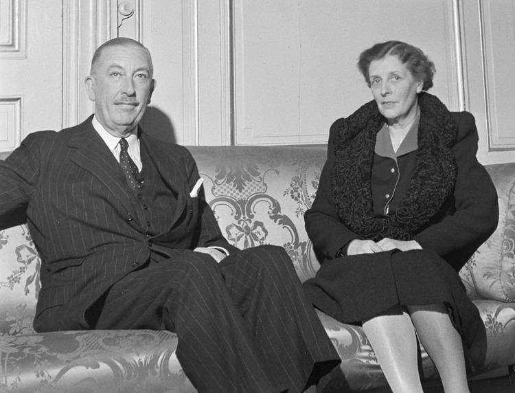 Nevile Bland FileNevile Bland with wife 1946bjpg Wikimedia Commons