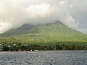 Nevis Peak httpsuploadwikimediaorgwikipediacommonsthu