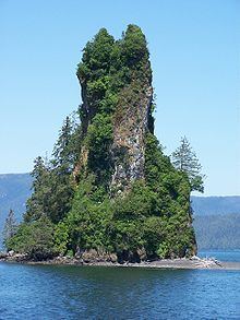 New Eddystone Rock httpsuploadwikimediaorgwikipediacommonsthu