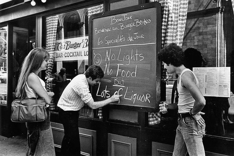 New York City blackout of 1977 What the 1977 NYC blackout looked like from the streets