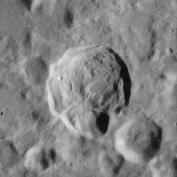 Newcomb (lunar crater)