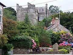 Newport Castle, Pembrokeshire httpsuploadwikimediaorgwikipediacommonsthu