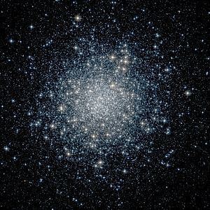 NGC 1261 httpsuploadwikimediaorgwikipediacommonsthu