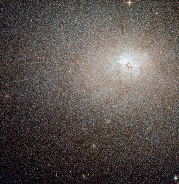 NGC 3077 A deceptively quiet galaxy ESAHubble