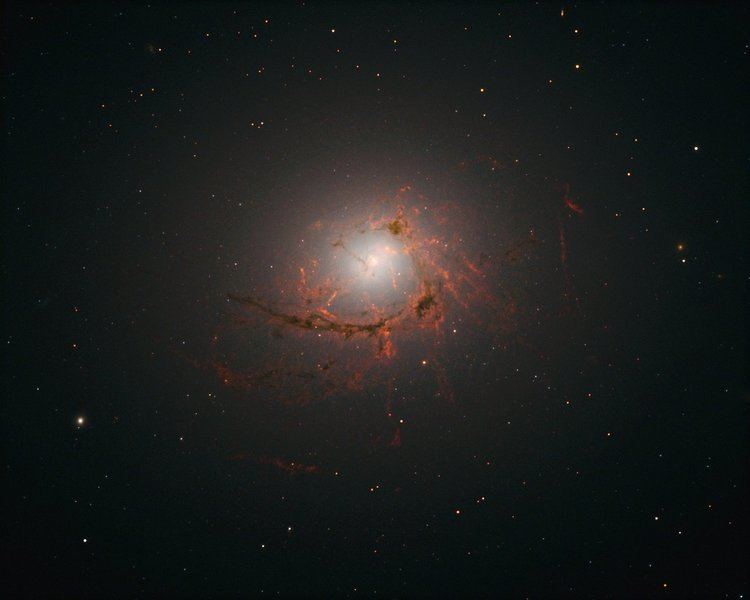NGC 4696 cdnspacetelescopeorgarchivesimagesscreenheic