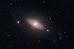 NGC 4698 httpsuploadwikimediaorgwikipediacommonsthu