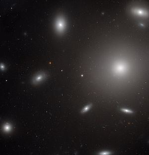 NGC 4874 httpsuploadwikimediaorgwikipediacommonsthu