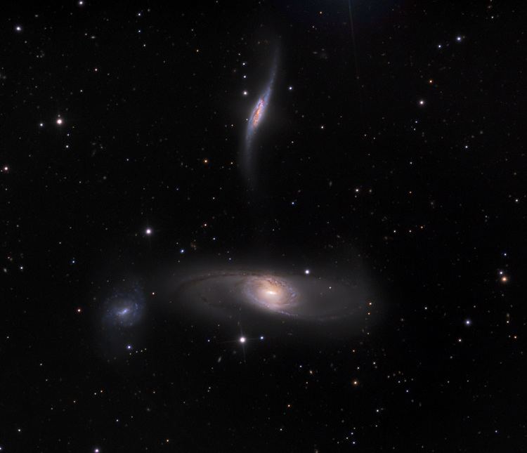 NGC 5566 httpsuploadwikimediaorgwikipediacommons55