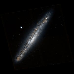 NGC 5775 httpsuploadwikimediaorgwikipediacommonsthu
