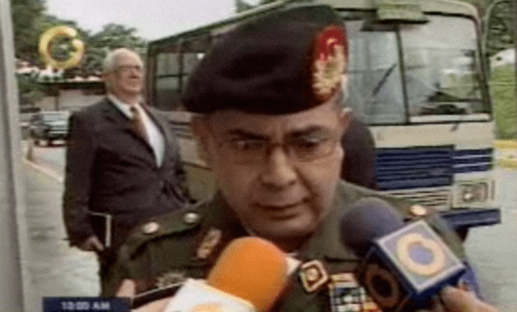 Ángel Vivas Investigarn al general retirado ngel Vivas por instigacin a la
