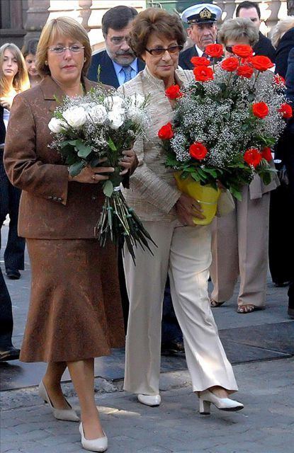 Ángela Jeria La presidenta chilena Michelle Bachelet izq y su madre ngela