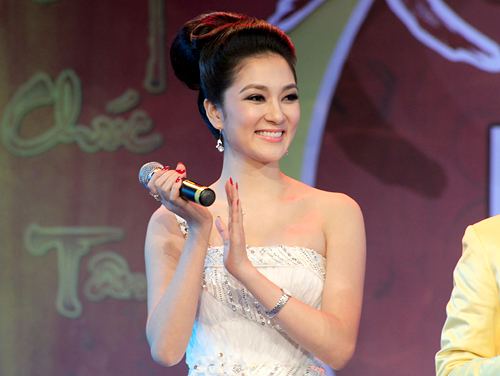 Nguyễn Thị Huyền (Miss Vietnam) Nguyn Th Huyn p rng ngi
