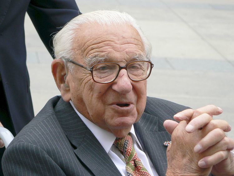 Nicholas Winton httpsuploadwikimediaorgwikipediacommonsthu