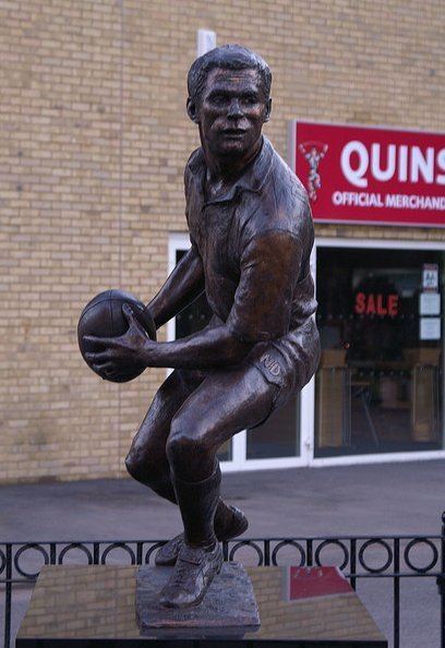 Nick Duncombe The Sporting Statues Project Nick Duncombe Harlequins RFC Stoop
