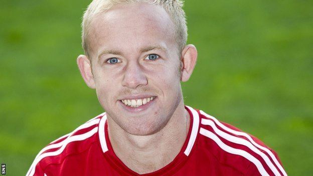 Nicky Low BBC Sport Nicky Low extends contract at Aberdeen until 2014