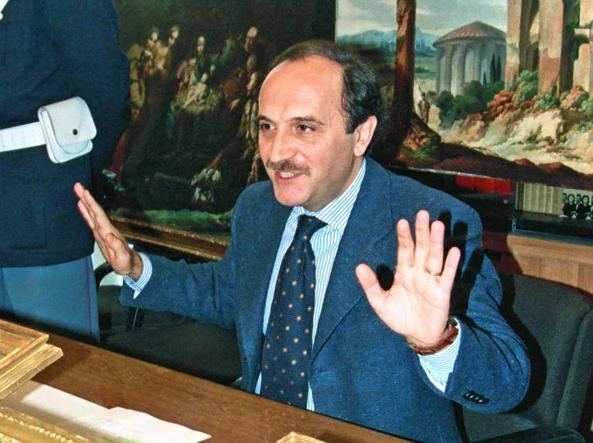 Nicola Calipari Soldi e faccendieri gli ostacoli superati da Calipari in