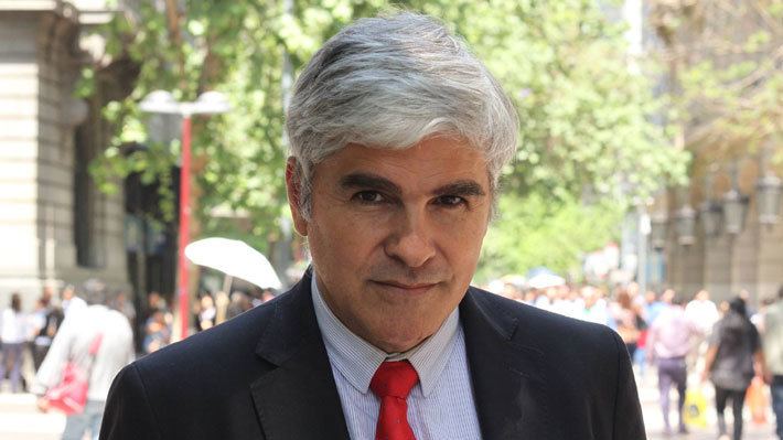 Nicolás Larraín De la TV a La Moneda Nicols Larran se lanza como opcin