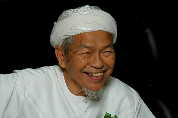 Nik Abdul Aziz Nik Mat FileNik Abdul Aziz bin Nik Mat 2008jpg Wikipedia