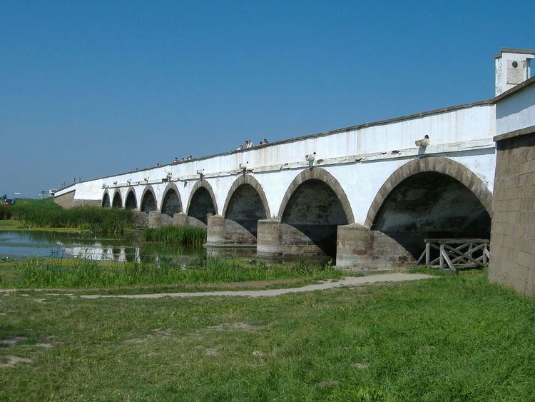 Nine-holed Bridge