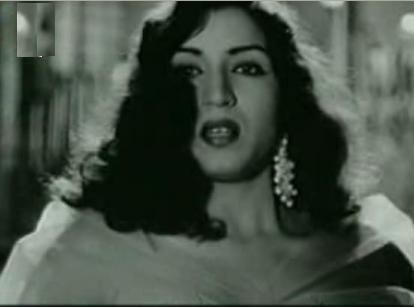 Scene of Nishi in fierce look while wearing a dress and earrings in the movie "Laiye Tod Nibhaiye" (1966)