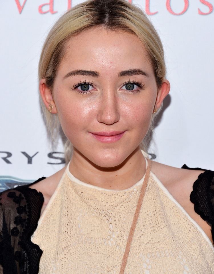 Noah Cyrus Latest Noah Cyrus News Photos and Videos Twist