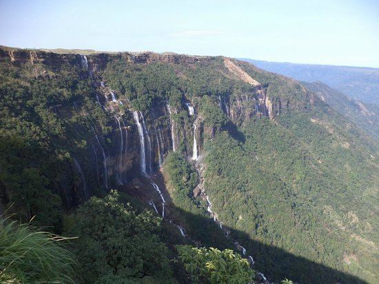 Nohsngithiang Falls httpsmediacdntripadvisorcommediaphotos04