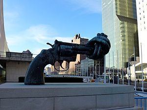 Non-Violence (sculpture) httpsuploadwikimediaorgwikipediacommonsthu
