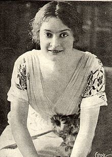 Nora Bayes httpsuploadwikimediaorgwikipediacommonsthu