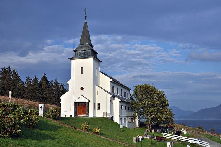 Nord-Vågsøy Church