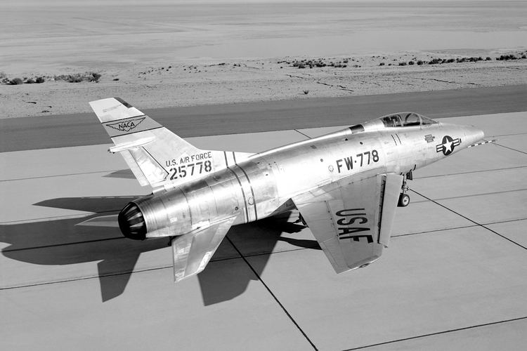 North American F-100 Super Sabre North American F100A Super Sabre specifications and photos