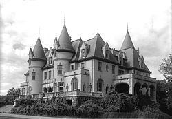 Northfield Chateau httpsuploadwikimediaorgwikipediacommonsthu