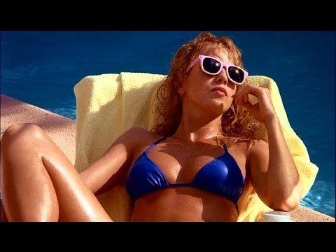Not of This Earth (1988 film) Review of Not of this Earth 1988 by Raymond YouTube