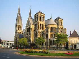 Notre-Dame-en-Vaux httpsuploadwikimediaorgwikipediacommonsthu