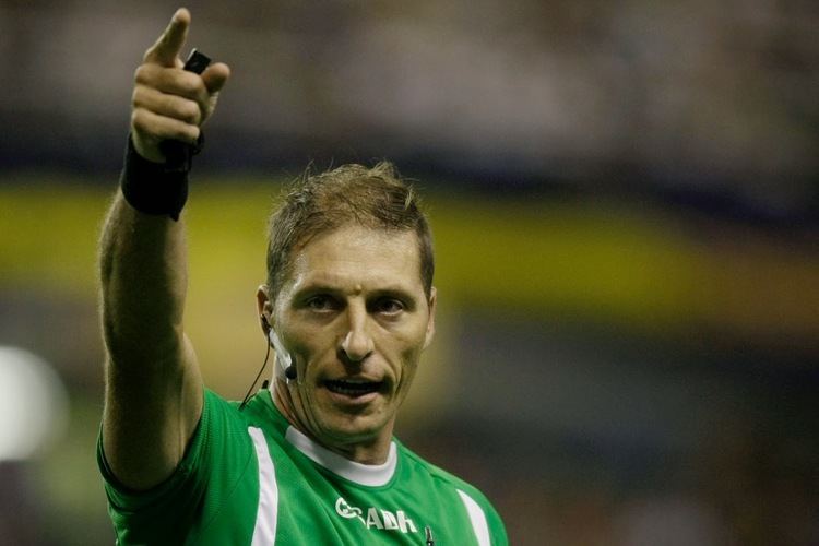 Néstor Pitana Please Classify Nestor Pitana Argentine referee for 2014 Fotball