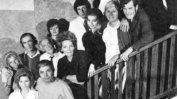 Cast members of Number 96 (TV series) at the stairs.