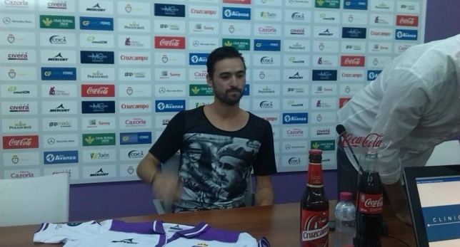 Nuno Silva Nuno Silva se presenta con el Real Jan con una camiseta