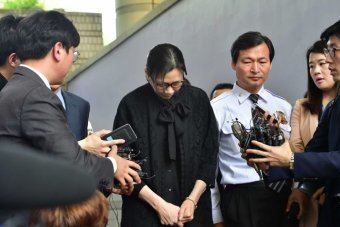 Nut rage incident Korean Air heiress Cho HyunAh apologises for nut rage incident