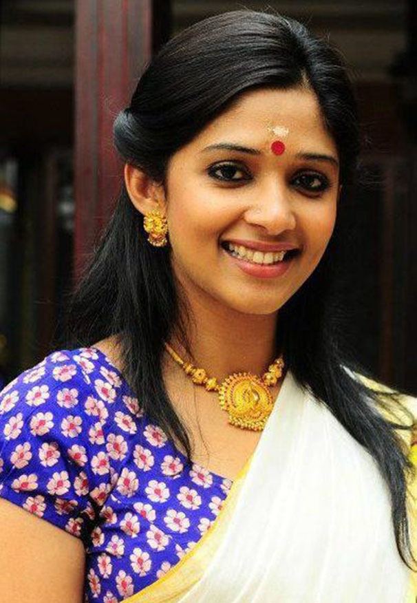 Nyla Usha Nyla Usha Photos Nyla Usha Images Wallpapers Pictures