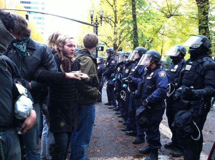 Occupy Portland Police sweep Occupy Portland camps at Lownsdale and Chapman squares