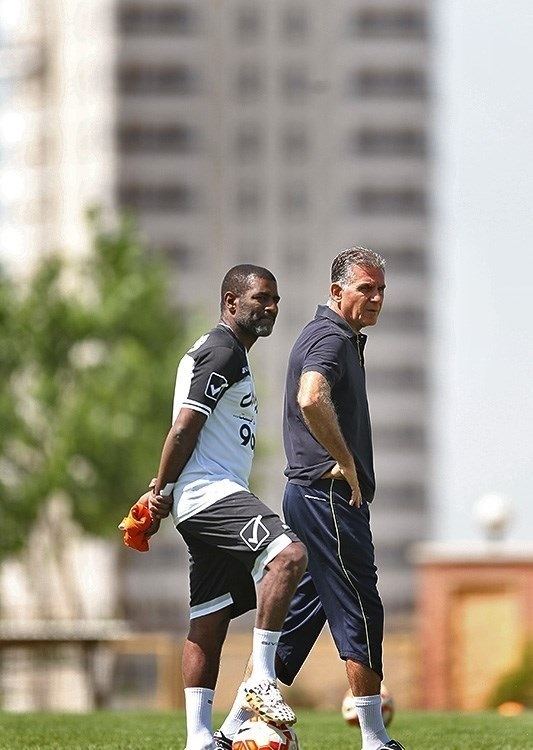 Oceano da Cruz FileCarlos Queiroz and his assistant Oceano da Cruz in Iran